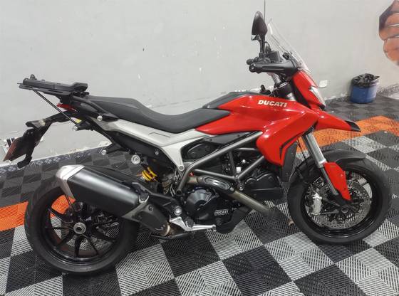 DUCATI HYPERSTRADA 821 DUCATI HYPERSTRADA 821
